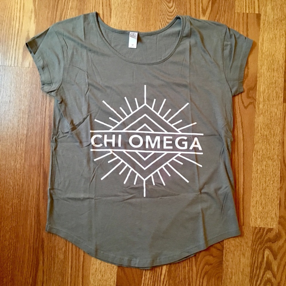 Chi Omega Med. Grey Scoop Neck Mountain Tee